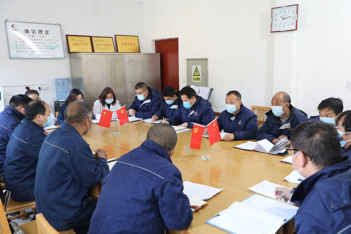 大西沟矿业公司:“宣贯+实干” 让“三会”精神落地生根 大西沟矿业公司:“宣贯+实干” 让“三会”精神落地生根