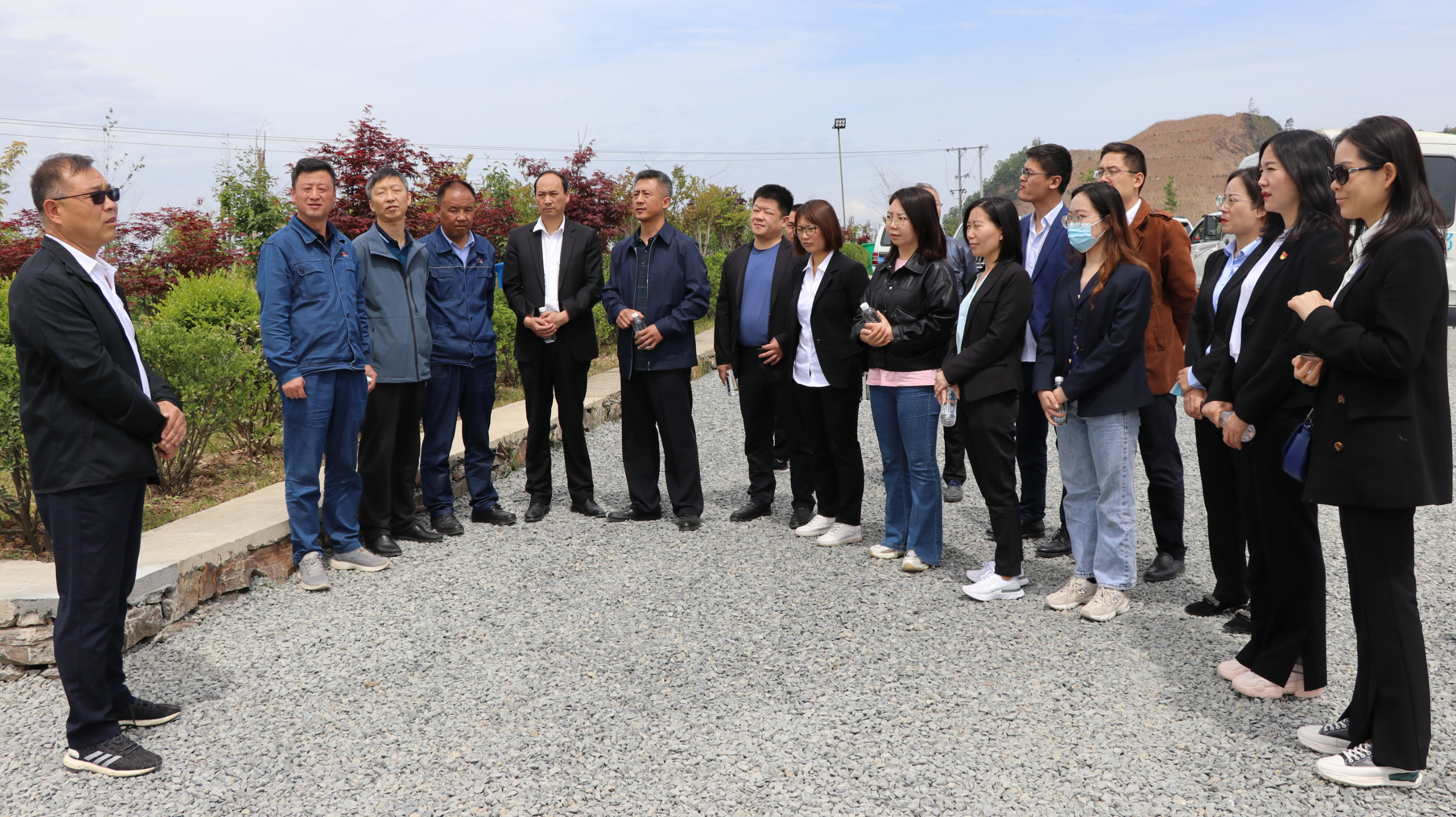 深入矿山实地交底 现场提问创新评价——龙钢集团工会首次创新推出民主评价实地交底 深入矿山实地交底 现场提问创新评价——龙钢集团工会首次创新推出民主评价实地交底