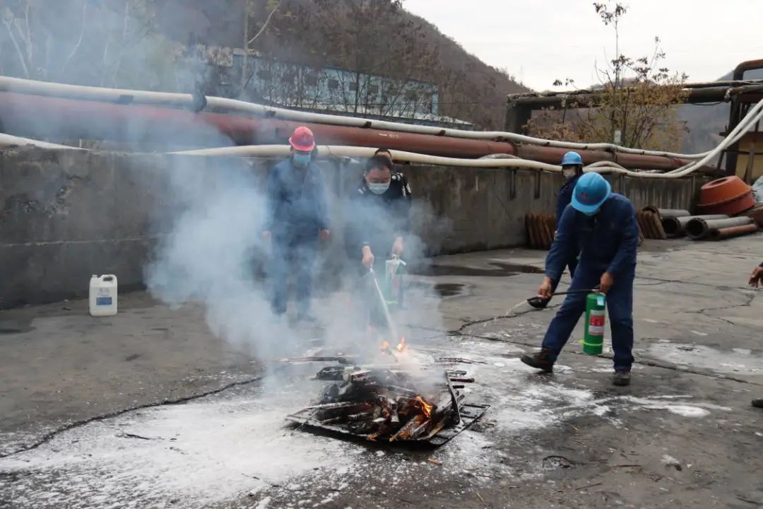 大西沟矿业公司:开足马力赶生产 全力以赴战收官 大西沟矿业公司:开足马力赶生产 全力以赴战收官