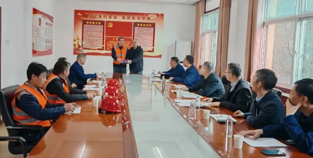 公司召开转炉熔融渣余热回收利用项目开工前安全交底会 公司召开转炉熔融渣余热回收利用项目开工前安全交底会