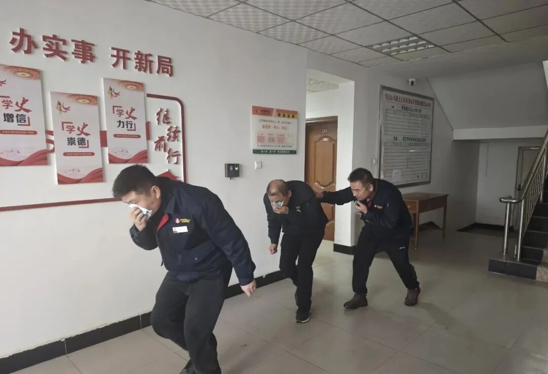 筑牢安全防线,保驾护航平安——华冶公司开展消防灭火疏散演练 筑牢安全防线,保驾护航平安——华冶公司开展消防灭火疏散演练