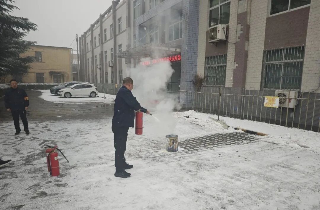 筑牢安全防线,保驾护航平安——华冶公司开展消防灭火疏散演练 筑牢安全防线,保驾护航平安——华冶公司开展消防灭火疏散演练