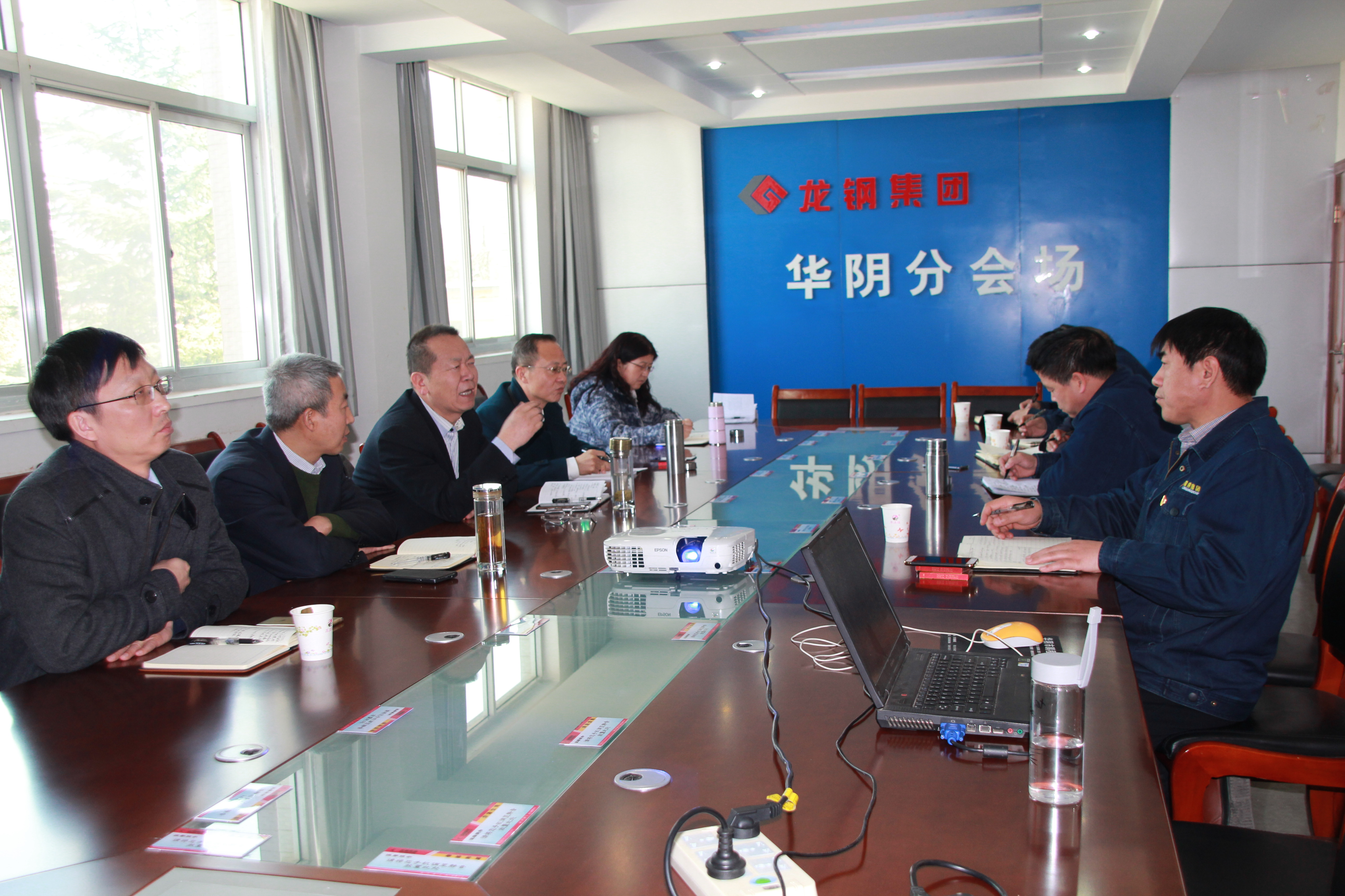 唐鑫到华冶公司慰问调研