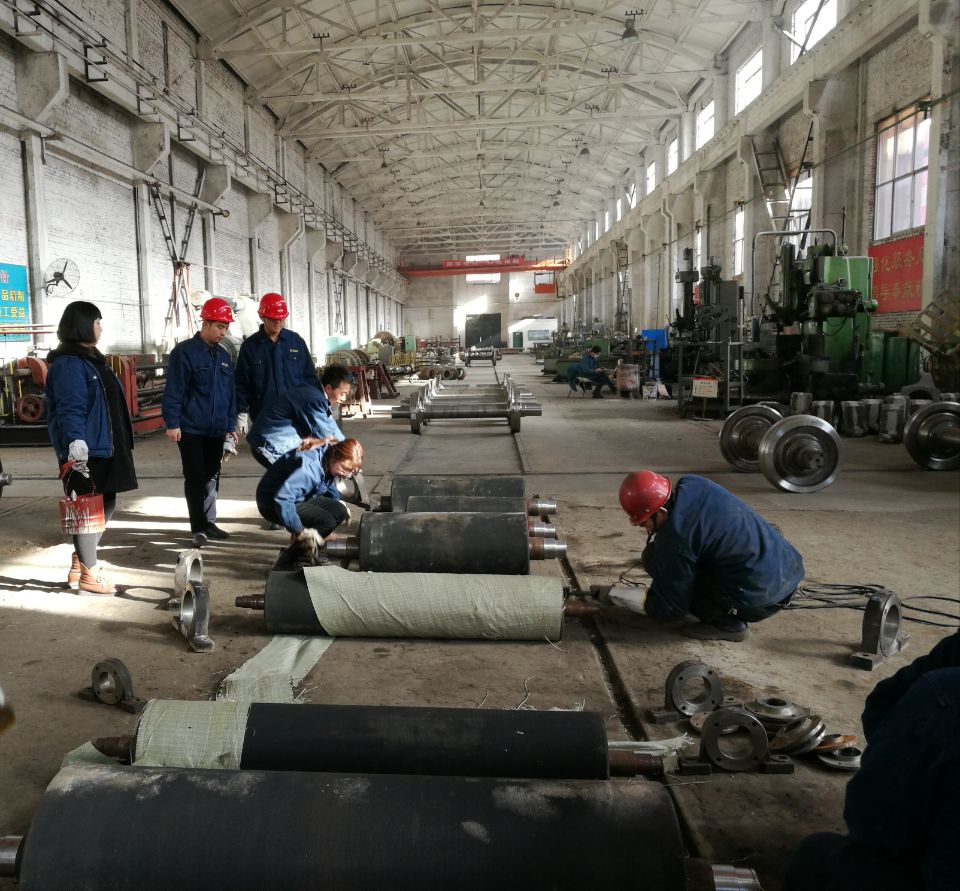 周末加班进一线 义务劳动展风采 周末加班进一线 义务劳动展风采