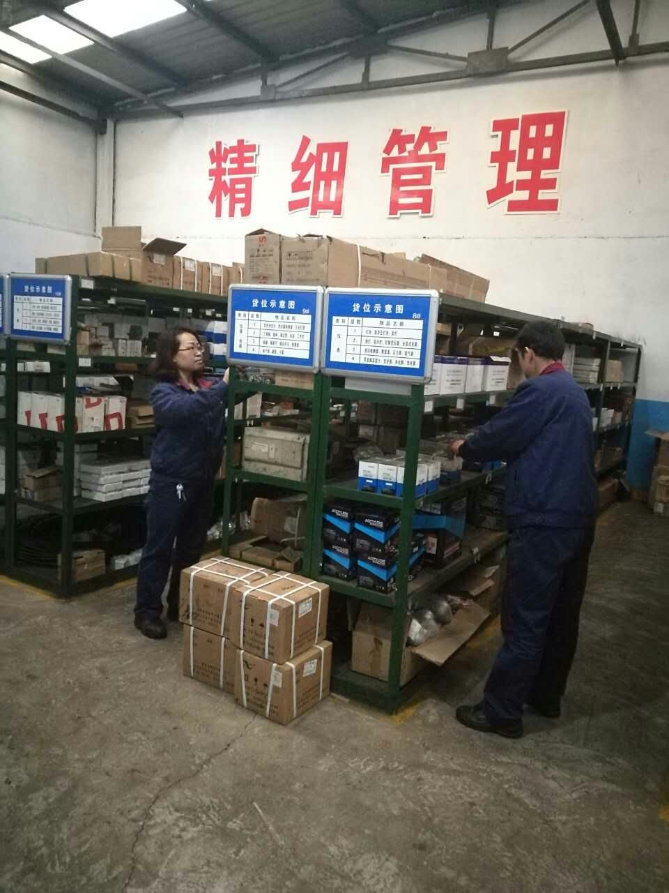 “冷库”里的蹲守者