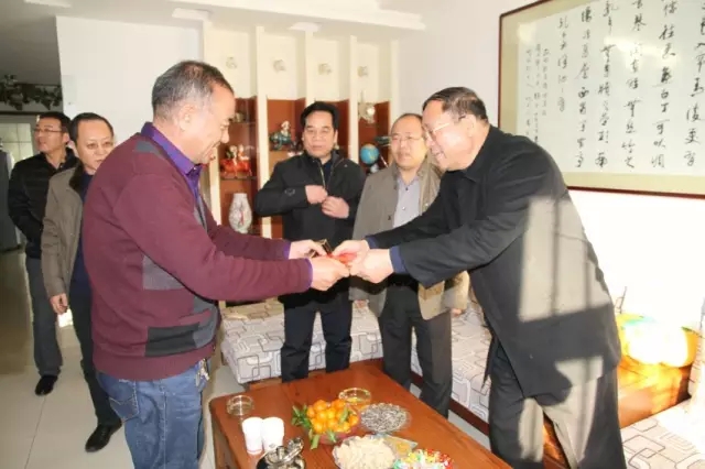 龙钢集团公司党政工领导到韩城片区看望慰问离退休老干部