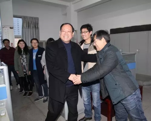 龙钢集团党政领导慰问机关干部