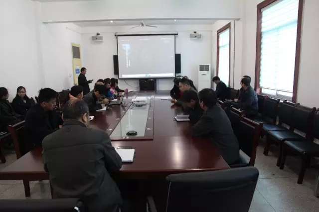 龙钢集团组织党员观看廉洁教育电影