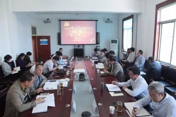 龙钢集团党委中心组集体学习持续聚焦“两学一做” 龙钢集团党委中心组集体学习持续聚焦“两学一做”