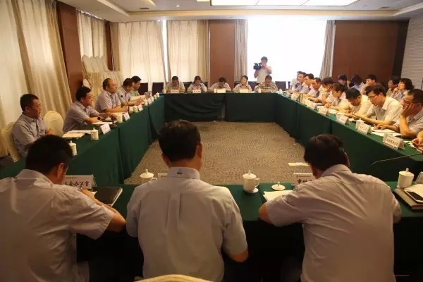 龙钢集团公司召开党风廉政建设工作座谈会