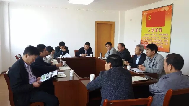 董银师与华阴市委常委、副市长安和平座谈交流 董银师与华阴市委常委、副市长安和平座谈交流