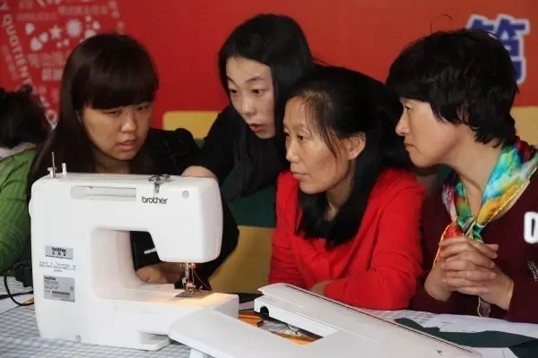 零基础服装设计培训班走进龙钢集团 零基础服装设计培训班走进龙钢集团