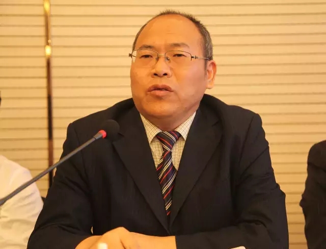 龙钢集团公司召开领导干部警示训诫大会