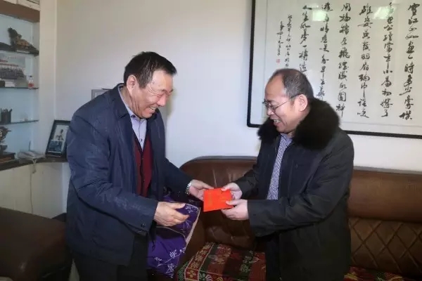 龙钢集团公司党政领导节前看望慰问韩城片区离退休老干部