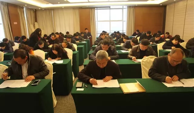 龙钢集团公司举办企业主要负责人、安全管理人员复审、办证考试