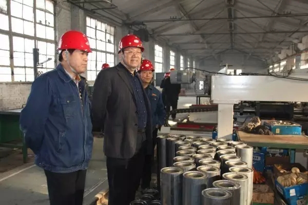 龙钢集团公司董事长、总经理董银师一行到华冶公司调研