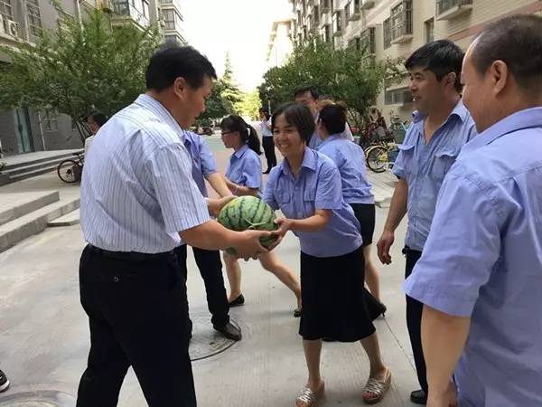 省总工会副主席丁立虎到龙钢集团慰问送清凉