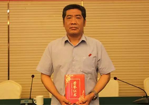 轧线生产的领头雁---记龙钢集团“四优”党员雷建武
