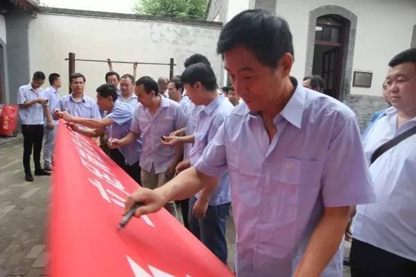 龙钢集团开展纪念建军90周年复转退伍军人革命传统教育活动