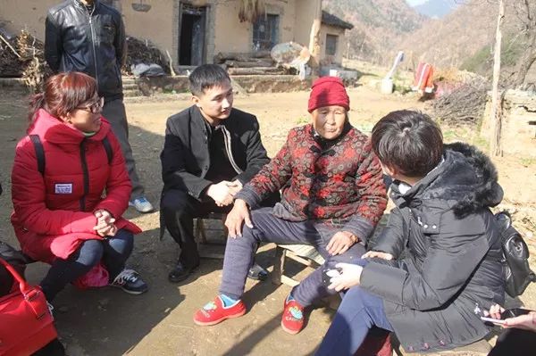 西钢公司志愿者走进商洛丹凤送关爱 西钢公司志愿者走进商洛丹凤送关爱