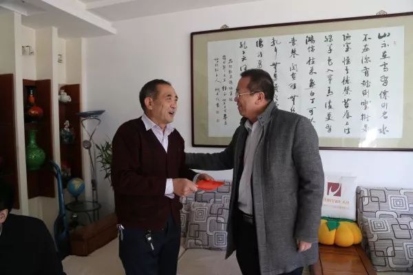 唐鑫一行看望集团公司离退休老干部及遗属 唐鑫一行看望集团公司离退休老干部及遗属