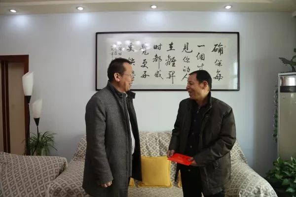 唐鑫一行看望集团公司离退休老干部及遗属 唐鑫一行看望集团公司离退休老干部及遗属