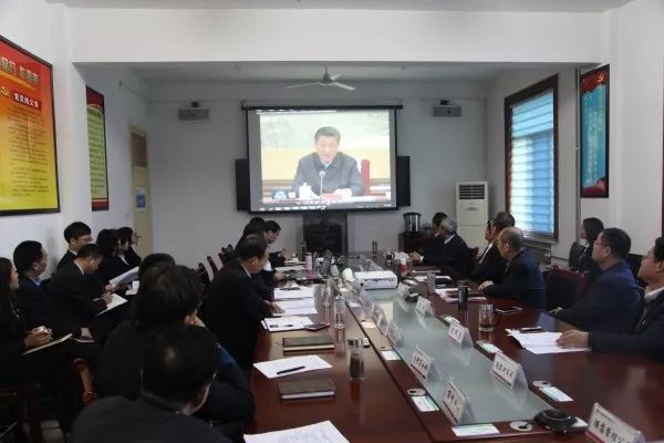  龙钢集团进行2018年第4次党委理论学习
