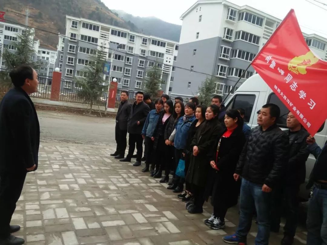 爱心在行动 争做“活雷锋”---大西沟矿业公司3.5雷锋活动日侧记 爱心在行动 争做“活雷锋”---大西沟矿业公司3.5雷锋活动日侧记