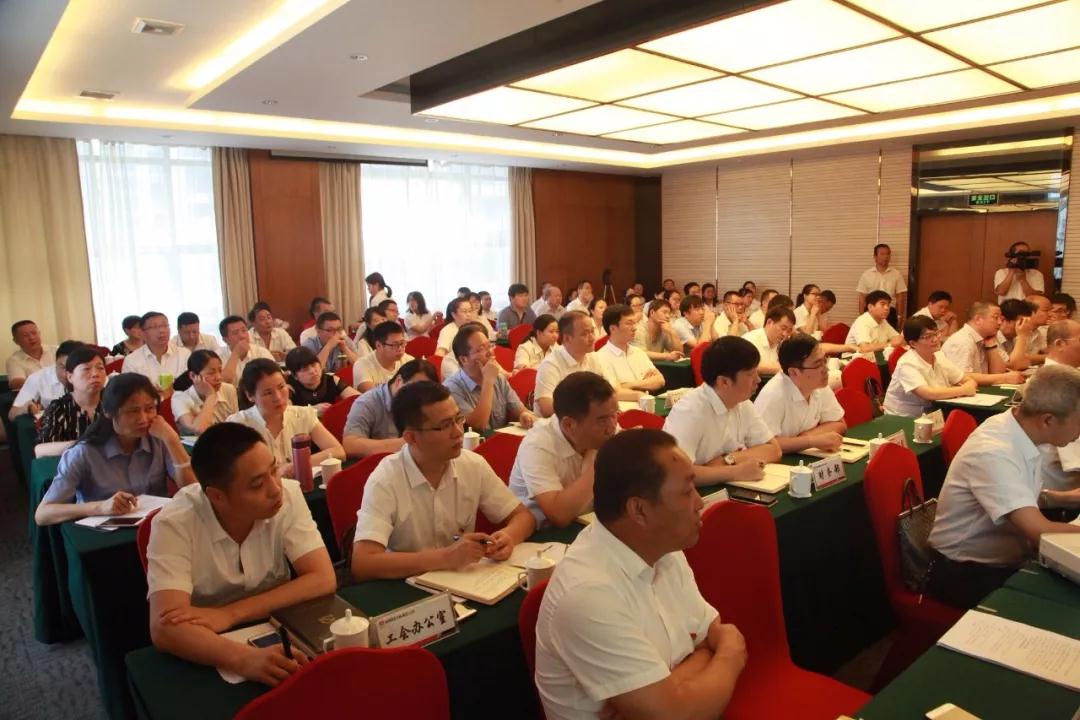 龙钢集团党委中心组举办企业风险防控专题培训