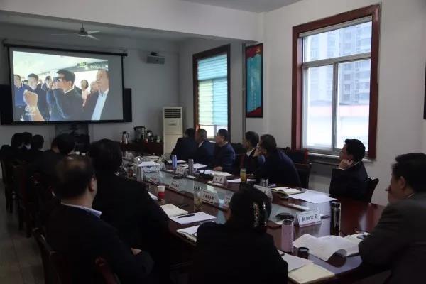 龙钢集团召开“讲政治、敢担当、改作风”专题教育学习研讨会 龙钢集团召开“讲政治、敢担当、改作风”专题教育学习研讨会