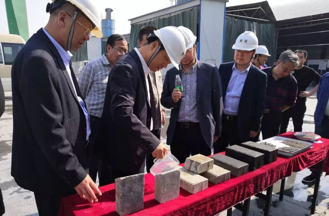 龙钢集团与西安市政道桥建设公司深化交流合作