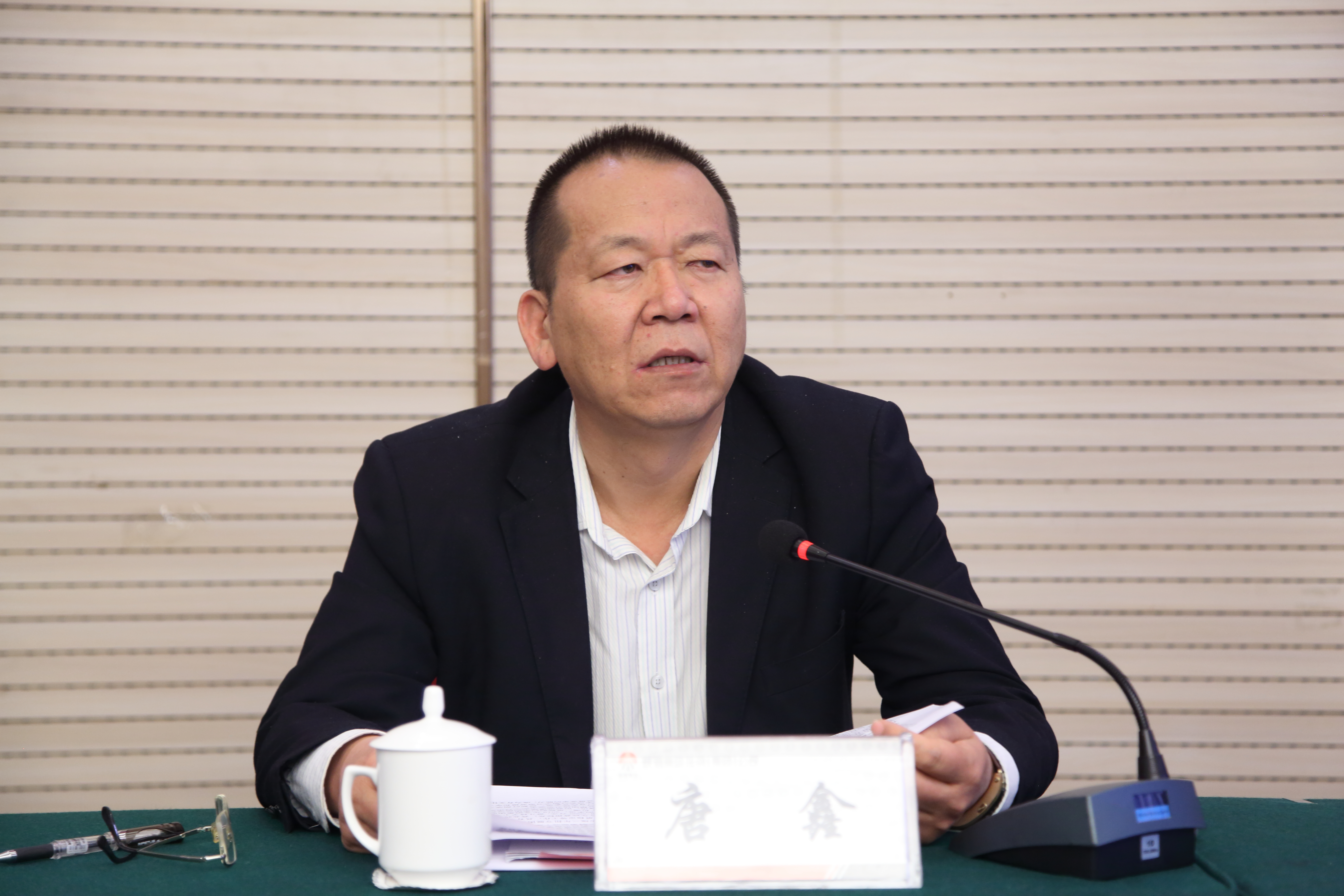 龙钢集团召开“学先进 讲事迹 谋发展 促转型”劳模座谈会