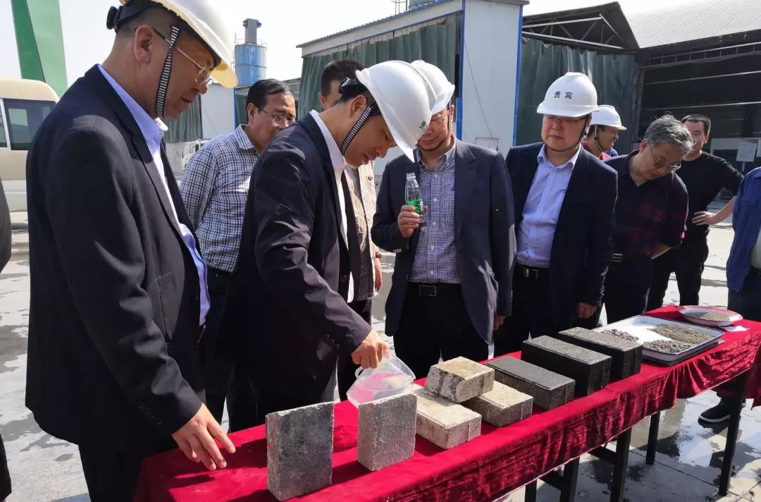 闯出非钢产业发展新道路——龙钢集团“追赶超越 非钢在行动”之拓市场培产业篇 闯出非钢产业发展新道路——龙钢集团“追赶超越 非钢在行动”之拓市场培产业篇