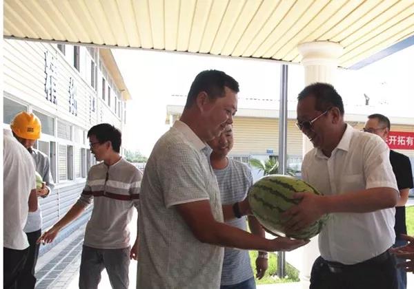 保障商品钢筋供应 提升产品增值服务——龙钢集团到中国葛洲坝集团、中铁二十局集团工地慰问送清凉 保障商品钢筋供应 提升产品增值服务——龙钢集团到中国葛洲坝集团、中铁二十局集团工地慰问送清凉