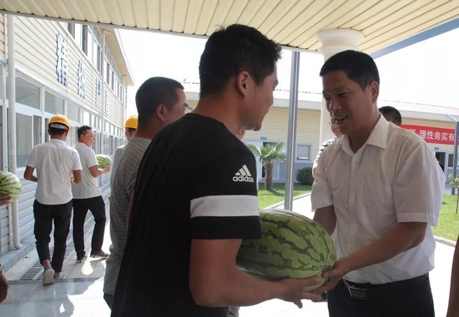 保障商品钢筋供应 提升产品增值服务——龙钢集团到中国葛洲坝集团、中铁二十局集团工地慰问送清凉 保障商品钢筋供应 提升产品增值服务——龙钢集团到中国葛洲坝集团、中铁二十局集团工地慰问送清凉