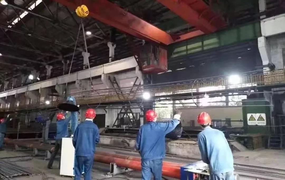 龙钢集团钢加公司钢筋网笼及钢结构件生产热火朝天 龙钢集团钢加公司钢筋网笼及钢结构件生产热火朝天