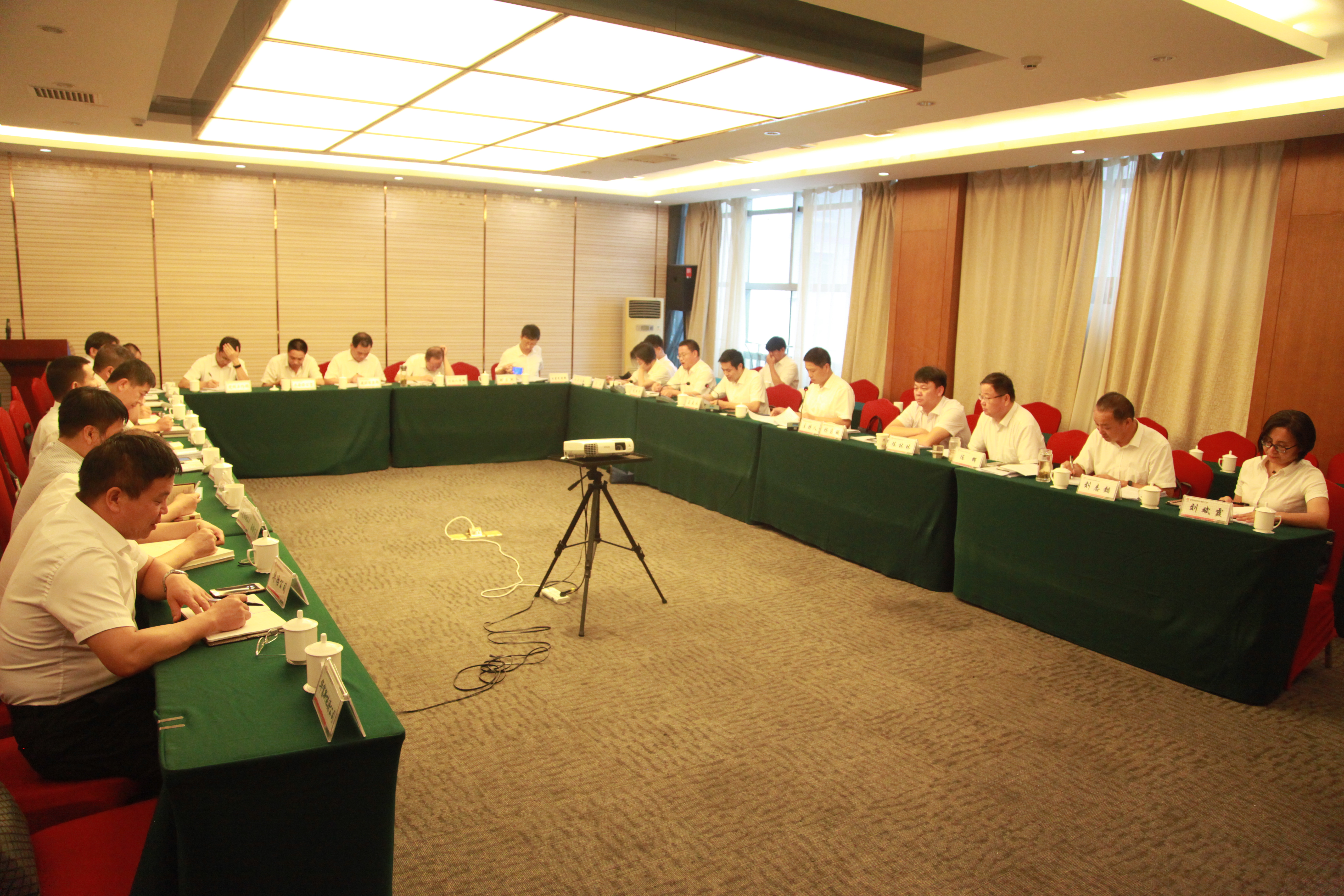 龙钢集团公司召开8月份经济运行分析会