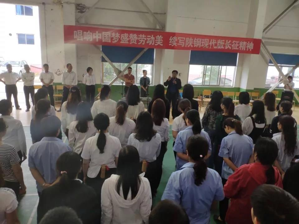 嘹亮的颂歌 深情的祝福——龙钢集团百人合唱节目侧记 嘹亮的颂歌 深情的祝福——龙钢集团百人合唱节目侧记