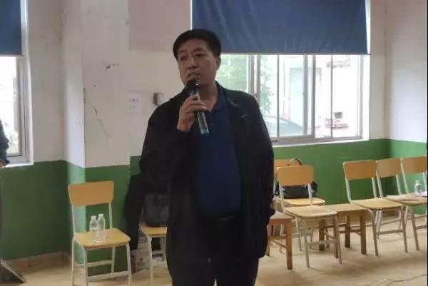 嘹亮的颂歌 深情的祝福——龙钢集团百人合唱节目侧记 嘹亮的颂歌 深情的祝福——龙钢集团百人合唱节目侧记
