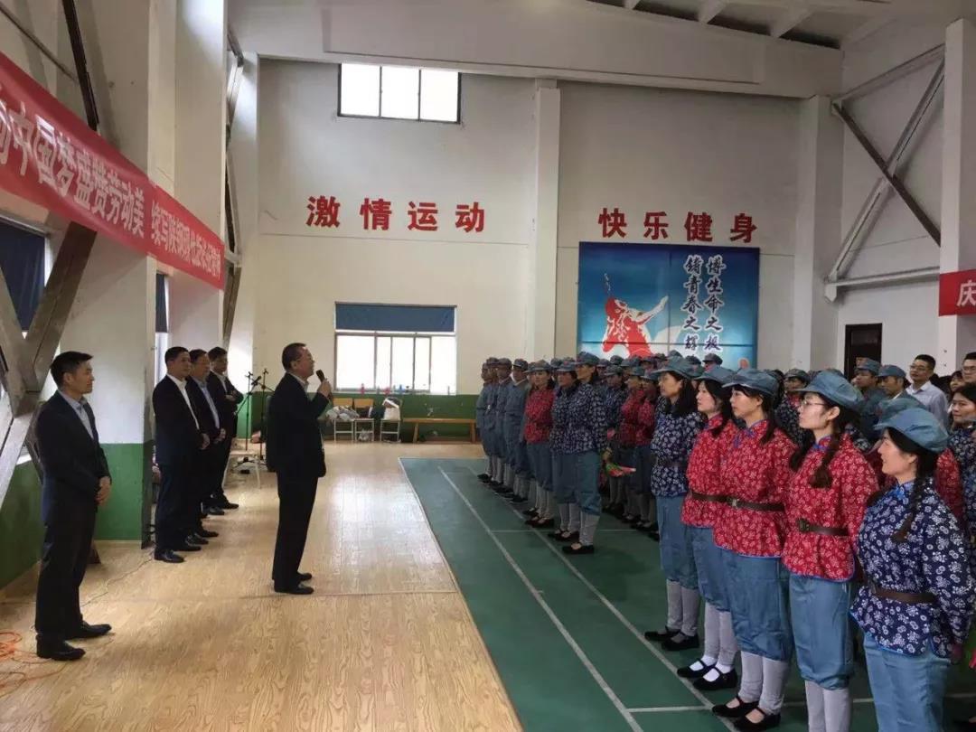 嘹亮的颂歌 深情的祝福——龙钢集团百人合唱节目侧记 嘹亮的颂歌 深情的祝福——龙钢集团百人合唱节目侧记
