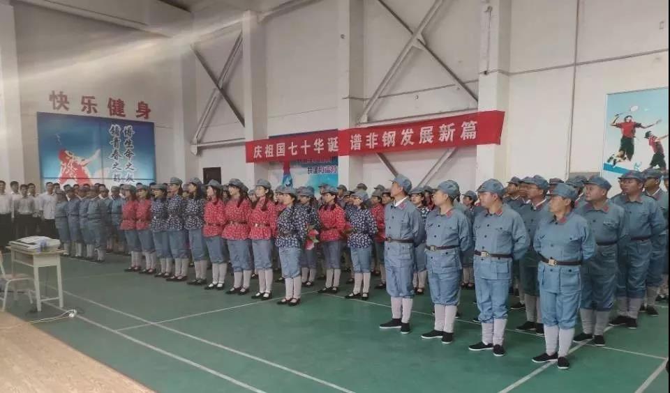 嘹亮的颂歌 深情的祝福——龙钢集团百人合唱节目侧记 嘹亮的颂歌 深情的祝福——龙钢集团百人合唱节目侧记