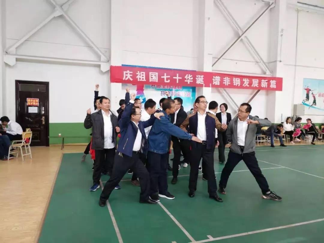 嘹亮的颂歌 深情的祝福——龙钢集团百人合唱节目侧记 嘹亮的颂歌 深情的祝福——龙钢集团百人合唱节目侧记