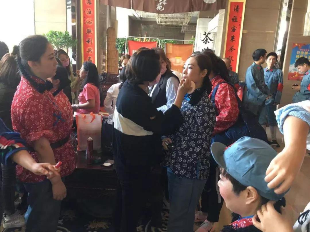 嘹亮的颂歌 深情的祝福——龙钢集团百人合唱节目侧记 嘹亮的颂歌 深情的祝福——龙钢集团百人合唱节目侧记