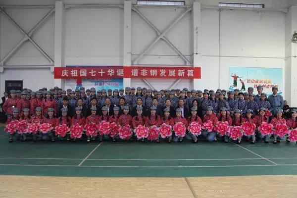 嘹亮的颂歌 深情的祝福——龙钢集团百人合唱节目侧记 嘹亮的颂歌 深情的祝福——龙钢集团百人合唱节目侧记