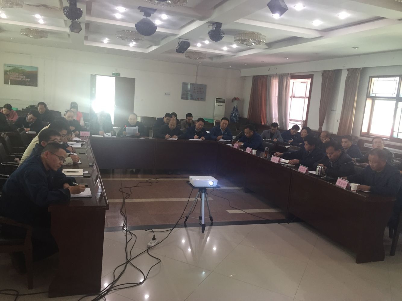 大西沟矿业公司组织党员干部学习违反中央八项规定精神典型案例通报 大西沟矿业公司组织党员干部学习违反中央八项规定精神典型案例通报