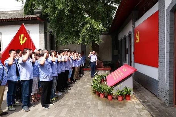 西钢红光物流公司双轮驱动 全力以赴求生存谋发展 西钢红光物流公司双轮驱动 全力以赴求生存谋发展