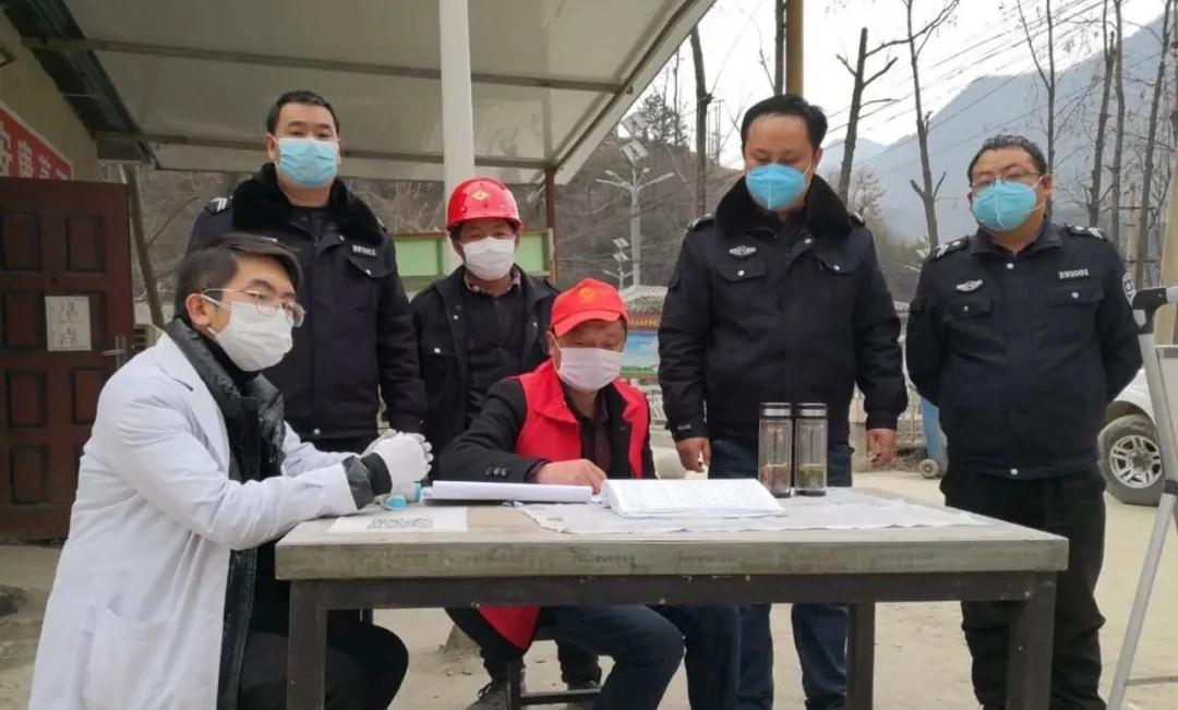 学雷锋 战疫情 稳生产 龙钢集团在行动 学雷锋 战疫情 稳生产 龙钢集团在行动