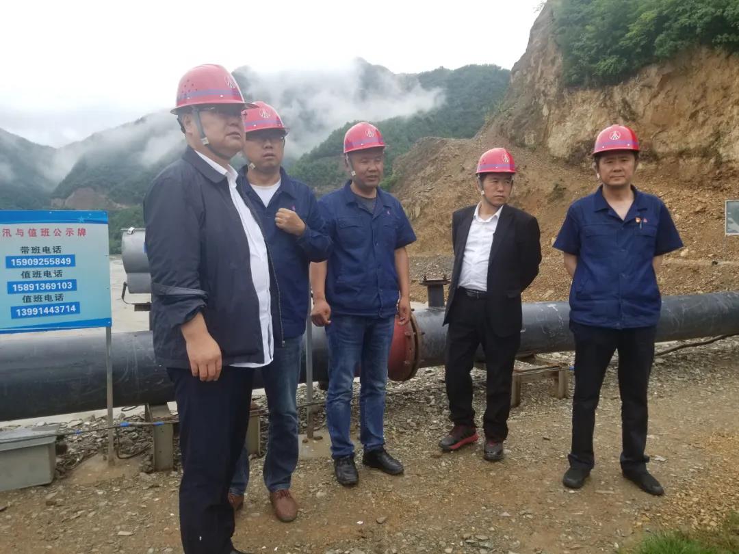 冒雨进山查汛情 关切之心系矿山——陈辉检查指导大西沟矿业公司防汛和安全环保工作