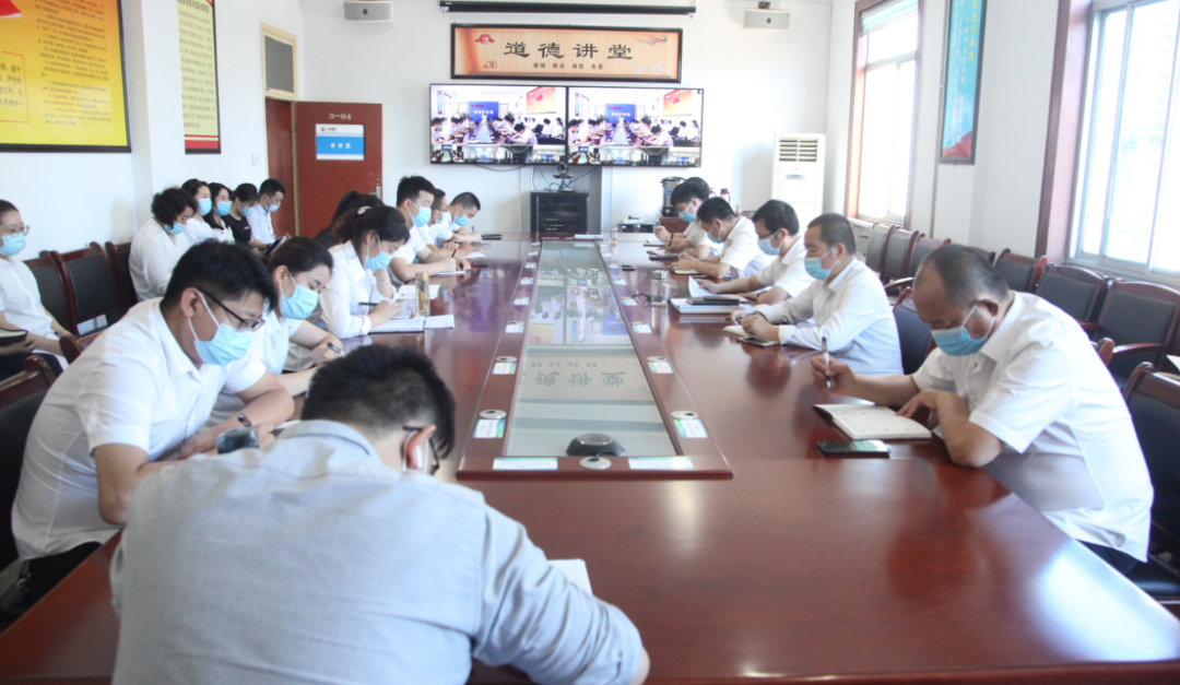 龙钢集团组织开展党支部书记及入党积极分子培训
