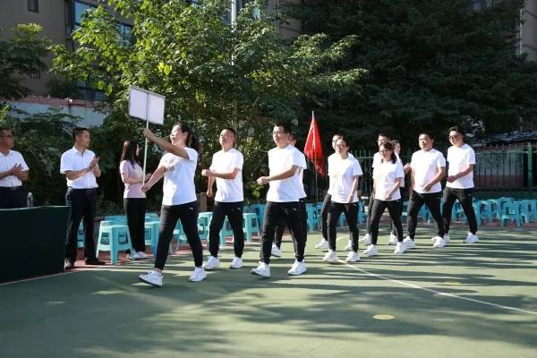 龙钢集团“迎国庆”全民健身广播体操展演活动掠影